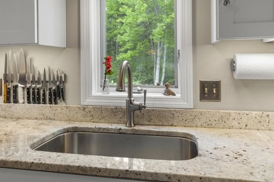 Welcome to this well-maintained, bright, and inviting home - photo 10