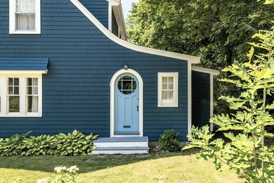Welcome to this charming 3-bedroom single-family home, ideally - photo 3