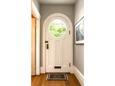Welcome to this charming 3-bedroom single-family home, ideally - photo 4