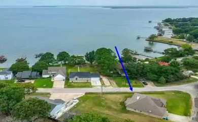 3-2-2 ONE TIME LIST & - Lake Home Sale Pending in Gun Barrel City, Texas