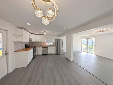 Fully renovated 2 bed, 2 bath - tiled jacuzzi tub, large walk-in - photo 4