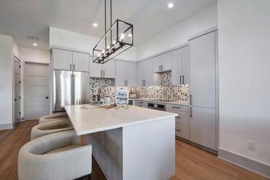 This exceptional luxury garage/residence offers architectural - photo 14