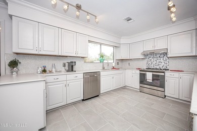 Welcome home to Redwood & Cedar in the heart of Ocean Springs' - photo 28
