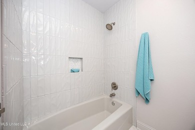 Welcome home to Redwood & Cedar in the heart of Ocean Springs' - photo 38