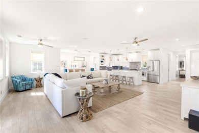 Ideally positioned one row in from the beach on one of - photo 4