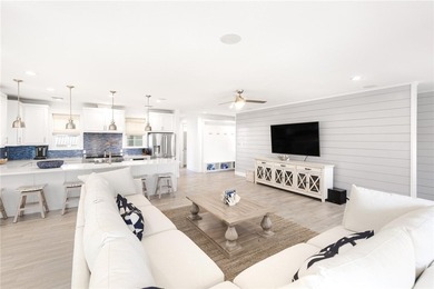 Ideally positioned one row in from the beach on one of - photo 6