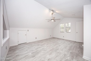 Welcome home to Redwood & Cedar in the heart of Ocean Springs' - photo 56
