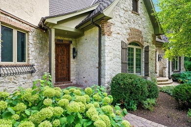 Welcome to an EXTRAORDINARY CUSTOM-BUILT ESTATE tucked away on - photo 3