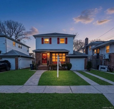 Welcome to Historic Addisleigh Park. This beautifully renovated - photo 2