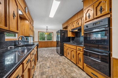 Excellent location in a well kept neighborhood. This 4/2 brick - photo 14