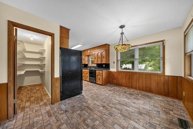 Excellent location in a well kept neighborhood. This 4/2 brick - photo 21