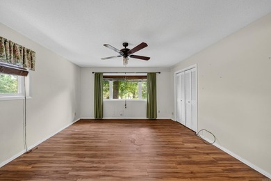 Excellent location in a well kept neighborhood. This 4/2 brick - photo 25