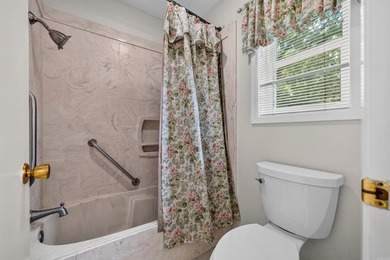 Excellent location in a well kept neighborhood. This 4/2 brick - photo 30