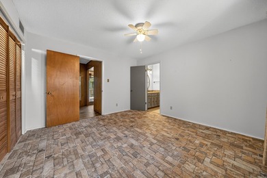 Excellent location in a well kept neighborhood. This 4/2 brick - photo 32