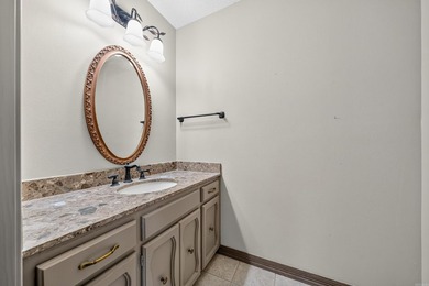 Excellent location in a well kept neighborhood. This 4/2 brick - photo 34