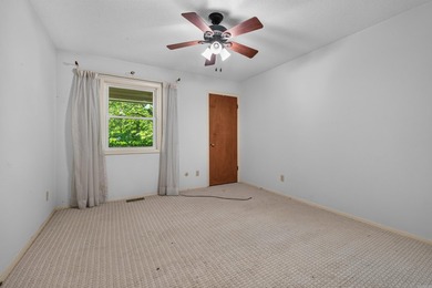 Excellent location in a well kept neighborhood. This 4/2 brick - photo 39