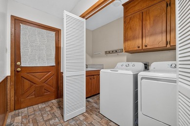 Excellent location in a well kept neighborhood. This 4/2 brick - photo 41