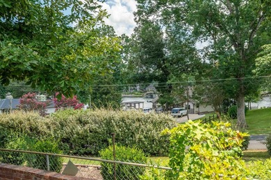 Excellent location in a well kept neighborhood. This 4/2 brick - photo 43