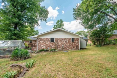 Excellent location in a well kept neighborhood. This 4/2 brick - photo 49