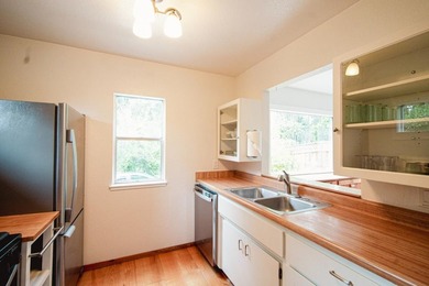 Live just a few blocks from the beach in the iconic Pleasure - photo 11