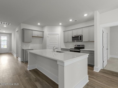 Welcome to Hubert's newest neighborhood, Surfside Landing! - photo 8