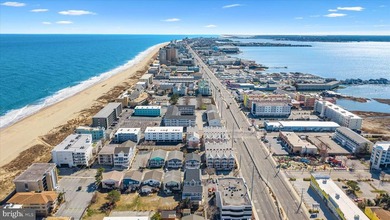 Enjoy coastal living in this sought-after ocean block home in - photo 42