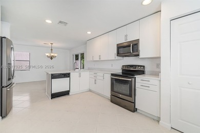 Spacious 3 bedroom/2.5 bath CBS built home in highly desirable - photo 12