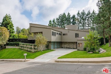 Set on more than half an acre behind the safe, secure, and - photo 1