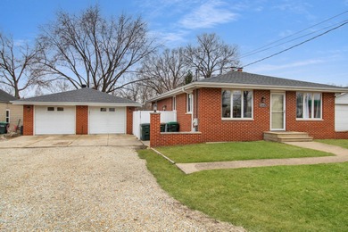 (private lake, pond, creek) Home Active Under Contract in Channahon Illinois