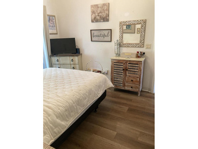 Motivated seller....Beautiful bright 2/2 villa in the very - photo 11