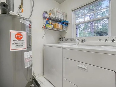 Motivated seller....Beautiful bright 2/2 villa in the very - photo 16