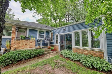 126 feet of frontage on the Wisconsin River! This updated 2 - photo 31