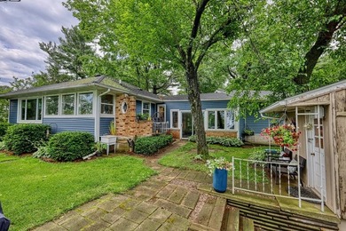 126 feet of frontage on the Wisconsin River! This updated 2 - photo 32