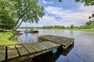 126 feet of frontage on the Wisconsin River! This updated 2 - photo 37