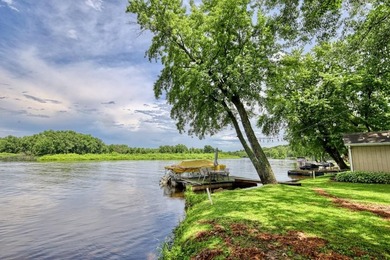 126 feet of frontage on the Wisconsin River! This updated 2 - photo 39
