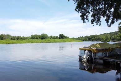 126 feet of frontage on the Wisconsin River! This updated 2 - photo 43