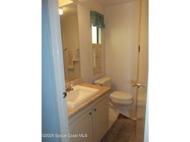 Here is a 24' x 38' Fleetwood home freshly painted light and - photo 9