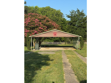 Opportunity awaits in the heart of Clarksville! This 4-bedroom - photo 2