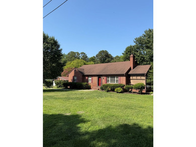 Opportunity awaits in the heart of Clarksville! This 4-bedroom - photo 3