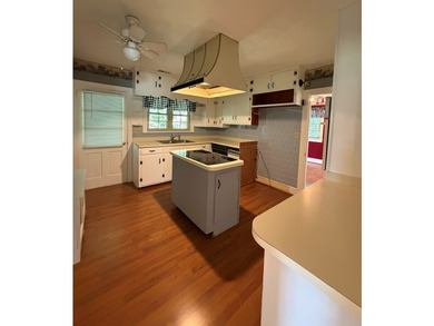 Opportunity awaits in the heart of Clarksville! This 4-bedroom - photo 8