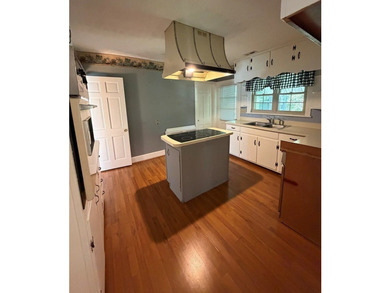 Opportunity awaits in the heart of Clarksville! This 4-bedroom - photo 9