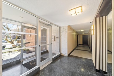 Tucked into the highly desirable Windsor Park Community, this - photo 3