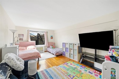 Tucked into the highly desirable Windsor Park Community, this - photo 7