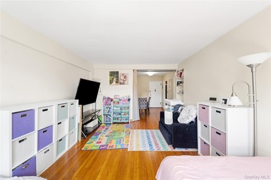 Tucked into the highly desirable Windsor Park Community, this - photo 8