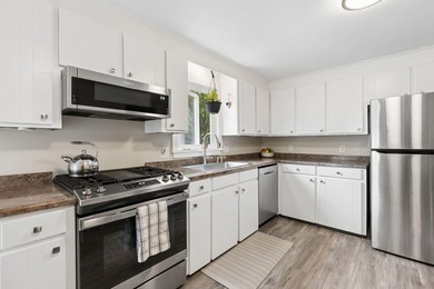 30 Melissa Drive is a fantastic opportunity to own a - photo 9