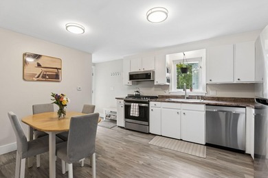 30 Melissa Drive is a fantastic opportunity to own a - photo 10