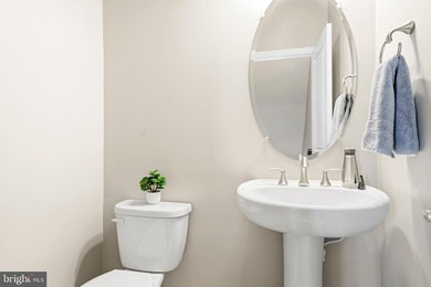 Stunning end-unit townhome with a rooftop terrace, thoughtfully - photo 14