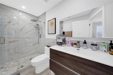 Beautifully remodeled 3 bed, 2 bath two-story home on a quiet - photo 22
