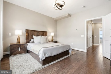 Stunning end-unit townhome with a rooftop terrace, thoughtfully - photo 22