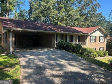 Lake Capri Home For Sale in Conyers Georgia
